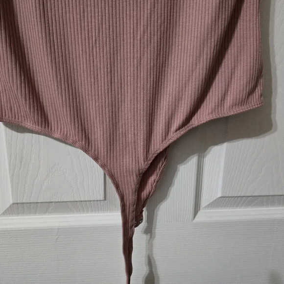 NWT Elodie Blush Pink Ribbed Bodysuit, Low V-Neckline, Lightweight, Size XL. - Picture 11 of 12
